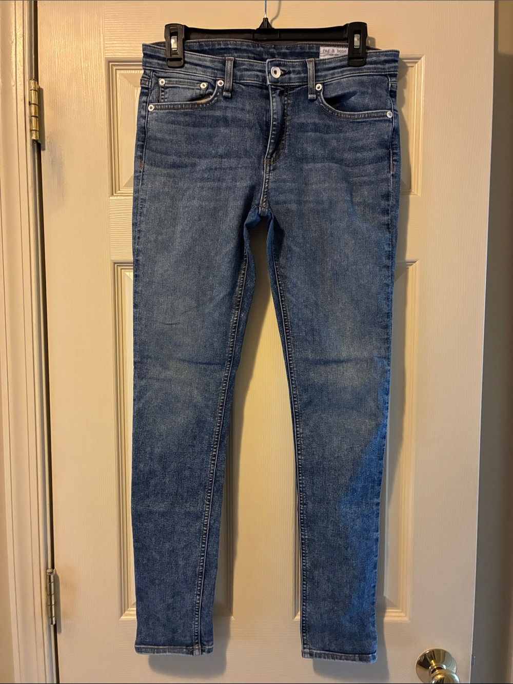 Classic Women's Skinny Jeans in Medium Blue